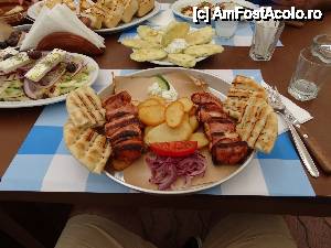 [P11] Souvlaki cu pui si bacon, dovlecei pane cu tratziki, ardei capia cu feta la Nikos Greek Taverna » foto by nadiaandreea
 - 
<span class="allrVoted glyphicon glyphicon-heart hidden" id="av466128"></span>
<a class="m-l-10 hidden" id="sv466128" onclick="voting_Foto_DelVot(,466128,5688)" role="button">șterge vot <span class="glyphicon glyphicon-remove"></span></a>
<a id="v9466128" class=" c-red"  onclick="voting_Foto_SetVot(466128)" role="button"><span class="glyphicon glyphicon-heart-empty"></span> <b>LIKE</b> = Votează poza</a> <img class="hidden"  id="f466128W9" src="/imagini/loader.gif" border="0" /><span class="AjErrMes hidden" id="e466128ErM"></span>