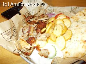 [P50] Gyros mediu de porc » foto by Zoazore <span class="label label-default labelC_thin small">NEVOTABILĂ</span>