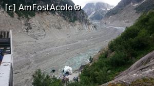 P03 [JUL-2017] Mer du Glace - imagine de ansamblu a ghetarului. Pe versanti se observa lipsa de vegetatie din apropierea ghetii