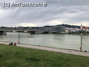 [P35] Linz-Peste pod in varsul dealului se vede (vag) biserica unde fusesem in urma cu cateva ore, iar langa pod de o pare si de alta se vad (cladirea din sticla) Ars Electronica si cladirea Primariei » foto by mishu
 - 
<span class="allrVoted glyphicon glyphicon-heart hidden" id="av1166259"></span>
<a class="m-l-10 hidden" id="sv1166259" onclick="voting_Foto_DelVot(,1166259,5751)" role="button">șterge vot <span class="glyphicon glyphicon-remove"></span></a>
<a id="v91166259" class=" c-red"  onclick="voting_Foto_SetVot(1166259)" role="button"><span class="glyphicon glyphicon-heart-empty"></span> <b>LIKE</b> = Votează poza</a> <img class="hidden"  id="f1166259W9" src="/imagini/loader.gif" border="0" /><span class="AjErrMes hidden" id="e1166259ErM"></span>