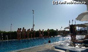 [P25] Jocuri in piscina, cu super monitorul Pablo.  » foto by alinaro
 - 
<span class="allrVoted glyphicon glyphicon-heart hidden" id="av552354"></span>
<a class="m-l-10 hidden" id="sv552354" onclick="voting_Foto_DelVot(,552354,5753)" role="button">șterge vot <span class="glyphicon glyphicon-remove"></span></a>
<a id="v9552354" class=" c-red"  onclick="voting_Foto_SetVot(552354)" role="button"><span class="glyphicon glyphicon-heart-empty"></span> <b>LIKE</b> = Votează poza</a> <img class="hidden"  id="f552354W9" src="/imagini/loader.gif" border="0" /><span class="AjErrMes hidden" id="e552354ErM"></span>