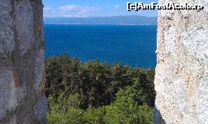 [P24] Lacul Ohrid văzut din crenelul cetății din orașul Ohrid, Macedonia.  » foto by traian.leuca †
 - 
<span class="allrVoted glyphicon glyphicon-heart hidden" id="av622402"></span>
<a class="m-l-10 hidden" id="sv622402" onclick="voting_Foto_DelVot(,622402,5763)" role="button">șterge vot <span class="glyphicon glyphicon-remove"></span></a>
<a id="v9622402" class=" c-red"  onclick="voting_Foto_SetVot(622402)" role="button"><span class="glyphicon glyphicon-heart-empty"></span> <b>LIKE</b> = Votează poza</a> <img class="hidden"  id="f622402W9" src="/imagini/loader.gif" border="0" /><span class="AjErrMes hidden" id="e622402ErM"></span>