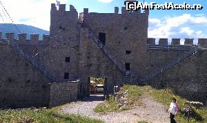 [P07] Intrarea în Fortăreața Samoil din orașul Ohrid, Macedonia.  » foto by traian.leuca †
 - 
<span class="allrVoted glyphicon glyphicon-heart hidden" id="av622374"></span>
<a class="m-l-10 hidden" id="sv622374" onclick="voting_Foto_DelVot(,622374,5763)" role="button">șterge vot <span class="glyphicon glyphicon-remove"></span></a>
<a id="v9622374" class=" c-red"  onclick="voting_Foto_SetVot(622374)" role="button"><span class="glyphicon glyphicon-heart-empty"></span> <b>LIKE</b> = Votează poza</a> <img class="hidden"  id="f622374W9" src="/imagini/loader.gif" border="0" /><span class="AjErrMes hidden" id="e622374ErM"></span>