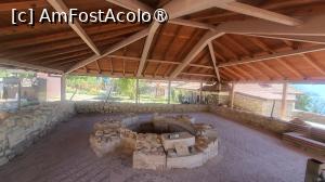 [P22] Aici au fost descoperite ruinele vechii biserici Sfantul Clement si mormantul Sfantului Clement de Ohrida. A fost descoperita complet o bazilica crestina timpurie, cel mai important fiind baptisteriul sau monumental, cu o podea de mozaic extraordinar de bine conservata. Are o forma dreptunghiulara, in mijlocul sau aflandu-se un bazin circular unde avea loc botezul, cu trepte din piatra care coborau in piscina. Mozaicul podelei are ornamente geometrice si reprezentari stilizate de vita de vie cu struguri, frunze, flori si animale domestice si salbatice. Printre alte reprezentari am zarit si simbolul hitlerismului, svastica. » foto by geani anto
 - 
<span class="allrVoted glyphicon glyphicon-heart hidden" id="av1529397"></span>
<a class="m-l-10 hidden" id="sv1529397" onclick="voting_Foto_DelVot(,1529397,5763)" role="button">șterge vot <span class="glyphicon glyphicon-remove"></span></a>
<a id="v91529397" class=" c-red"  onclick="voting_Foto_SetVot(1529397)" role="button"><span class="glyphicon glyphicon-heart-empty"></span> <b>LIKE</b> = Votează poza</a> <img class="hidden"  id="f1529397W9" src="/imagini/loader.gif" border="0" /><span class="AjErrMes hidden" id="e1529397ErM"></span>