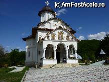 [P03] Biserica Sfintei Manastiri Cartisoara, vedere din fata » foto by TORA INGRID
 - 
<span class="allrVoted glyphicon glyphicon-heart hidden" id="av75674"></span>
<a class="m-l-10 hidden" id="sv75674" onclick="voting_Foto_DelVot(,75674,5785)" role="button">șterge vot <span class="glyphicon glyphicon-remove"></span></a>
<a id="v975674" class=" c-red"  onclick="voting_Foto_SetVot(75674)" role="button"><span class="glyphicon glyphicon-heart-empty"></span> <b>LIKE</b> = Votează poza</a> <img class="hidden"  id="f75674W9" src="/imagini/loader.gif" border="0" /><span class="AjErrMes hidden" id="e75674ErM"></span>