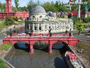 [P15] Miniland-Hamburg » foto by spiros
 - 
<span class="allrVoted glyphicon glyphicon-heart hidden" id="av678957"></span>
<a class="m-l-10 hidden" id="sv678957" onclick="voting_Foto_DelVot(,678957,5812)" role="button">șterge vot <span class="glyphicon glyphicon-remove"></span></a>
<a id="v9678957" class=" c-red"  onclick="voting_Foto_SetVot(678957)" role="button"><span class="glyphicon glyphicon-heart-empty"></span> <b>LIKE</b> = Votează poza</a> <img class="hidden"  id="f678957W9" src="/imagini/loader.gif" border="0" /><span class="AjErrMes hidden" id="e678957ErM"></span>