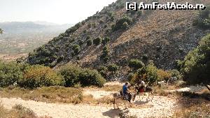 [P08] La drum spre Pestera lui Zeus Diktiana; ne insotesc magarusii (de fapt catarii), una din variantele de transport pana la pestera.  » foto by zuftim
 - 
<span class="allrVoted glyphicon glyphicon-heart hidden" id="av540540"></span>
<a class="m-l-10 hidden" id="sv540540" onclick="voting_Foto_DelVot(,540540,5820)" role="button">șterge vot <span class="glyphicon glyphicon-remove"></span></a>
<a id="v9540540" class=" c-red"  onclick="voting_Foto_SetVot(540540)" role="button"><span class="glyphicon glyphicon-heart-empty"></span> <b>LIKE</b> = Votează poza</a> <img class="hidden"  id="f540540W9" src="/imagini/loader.gif" border="0" /><span class="AjErrMes hidden" id="e540540ErM"></span>