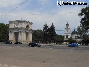 [P02] Chisinau - Portile Sfinte, turnul clopotnitei si Catedrala 'Nasterea Domnului'.  » foto by iulianic
 - 
<span class="allrVoted glyphicon glyphicon-heart hidden" id="av355099"></span>
<a class="m-l-10 hidden" id="sv355099" onclick="voting_Foto_DelVot(,355099,5834)" role="button">șterge vot <span class="glyphicon glyphicon-remove"></span></a>
<a id="v9355099" class=" c-red"  onclick="voting_Foto_SetVot(355099)" role="button"><span class="glyphicon glyphicon-heart-empty"></span> <b>LIKE</b> = Votează poza</a> <img class="hidden"  id="f355099W9" src="/imagini/loader.gif" border="0" /><span class="AjErrMes hidden" id="e355099ErM"></span>