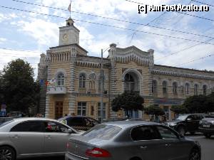 [P09] Chisinau - Primaria orasului, cladire fastuoasa, avand la intrarea principala un turn cu ceas. » foto by iulianic
 - 
<span class="allrVoted glyphicon glyphicon-heart hidden" id="av355110"></span>
<a class="m-l-10 hidden" id="sv355110" onclick="voting_Foto_DelVot(,355110,5834)" role="button">șterge vot <span class="glyphicon glyphicon-remove"></span></a>
<a id="v9355110" class=" c-red"  onclick="voting_Foto_SetVot(355110)" role="button"><span class="glyphicon glyphicon-heart-empty"></span> <b>LIKE</b> = Votează poza</a> <img class="hidden"  id="f355110W9" src="/imagini/loader.gif" border="0" /><span class="AjErrMes hidden" id="e355110ErM"></span>