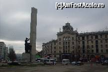 [P08] Hotelul Chişinău şi monumentul eroilor sovietici » foto by Ovidiu istorie
 - 
<span class="allrVoted glyphicon glyphicon-heart hidden" id="av419268"></span>
<a class="m-l-10 hidden" id="sv419268" onclick="voting_Foto_DelVot(,419268,5834)" role="button">șterge vot <span class="glyphicon glyphicon-remove"></span></a>
<a id="v9419268" class=" c-red"  onclick="voting_Foto_SetVot(419268)" role="button"><span class="glyphicon glyphicon-heart-empty"></span> <b>LIKE</b> = Votează poza</a> <img class="hidden"  id="f419268W9" src="/imagini/loader.gif" border="0" /><span class="AjErrMes hidden" id="e419268ErM"></span>