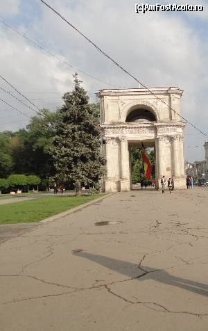 [P12] Arcul de Triumf din Chișinău. Localnicii îl mai numesc si... Arca.  » foto by izabiza
 - 
<span class="allrVoted glyphicon glyphicon-heart hidden" id="av647060"></span>
<a class="m-l-10 hidden" id="sv647060" onclick="voting_Foto_DelVot(,647060,5834)" role="button">șterge vot <span class="glyphicon glyphicon-remove"></span></a>
<a id="v9647060" class=" c-red"  onclick="voting_Foto_SetVot(647060)" role="button"><span class="glyphicon glyphicon-heart-empty"></span> <b>LIKE</b> = Votează poza</a> <img class="hidden"  id="f647060W9" src="/imagini/loader.gif" border="0" /><span class="AjErrMes hidden" id="e647060ErM"></span>