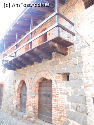 [P08] Ricetto di Candelo - Castelul din Candelo - balcoanele sunt ceva mai recente, dar pastraza forma si marimea celor anterioare.  » foto by Diaura*
 - 
<span class="allrVoted glyphicon glyphicon-heart hidden" id="av1057529"></span>
<a class="m-l-10 hidden" id="sv1057529" onclick="voting_Foto_DelVot(,1057529,5852)" role="button">șterge vot <span class="glyphicon glyphicon-remove"></span></a>
<a id="v91057529" class=" c-red"  onclick="voting_Foto_SetVot(1057529)" role="button"><span class="glyphicon glyphicon-heart-empty"></span> <b>LIKE</b> = Votează poza</a> <img class="hidden"  id="f1057529W9" src="/imagini/loader.gif" border="0" /><span class="AjErrMes hidden" id="e1057529ErM"></span>