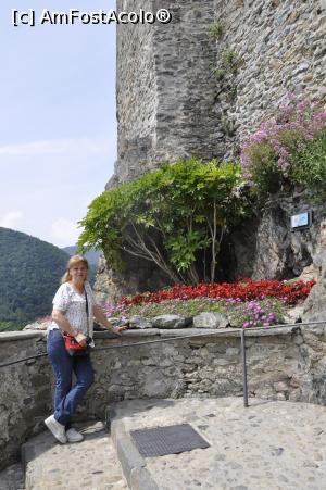 [P11] Sacra di San Michele (Piemont, Italia) - florile coloreaza un pic zidurile sobre ale manastirii.  » foto by Diaura*
 - 
<span class="allrVoted glyphicon glyphicon-heart hidden" id="av1058006"></span>
<a class="m-l-10 hidden" id="sv1058006" onclick="voting_Foto_DelVot(,1058006,5852)" role="button">șterge vot <span class="glyphicon glyphicon-remove"></span></a>
<a id="v91058006" class=" c-red"  onclick="voting_Foto_SetVot(1058006)" role="button"><span class="glyphicon glyphicon-heart-empty"></span> <b>LIKE</b> = Votează poza</a> <img class="hidden"  id="f1058006W9" src="/imagini/loader.gif" border="0" /><span class="AjErrMes hidden" id="e1058006ErM"></span>