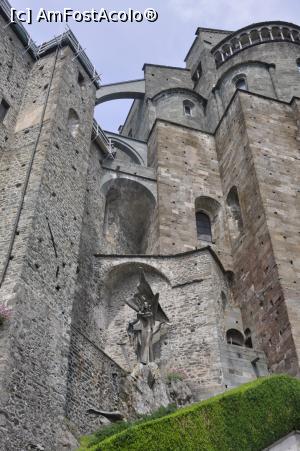 [P09] Sacra di San Michele (Piemont, Italia) - statuia Sf. Mihail Arhanghel, creata de sculptorul Paul de Doss-Moroder.  » foto by Diaura*
 - 
<span class="allrVoted glyphicon glyphicon-heart hidden" id="av1058004"></span>
<a class="m-l-10 hidden" id="sv1058004" onclick="voting_Foto_DelVot(,1058004,5852)" role="button">șterge vot <span class="glyphicon glyphicon-remove"></span></a>
<a id="v91058004" class=" c-red"  onclick="voting_Foto_SetVot(1058004)" role="button"><span class="glyphicon glyphicon-heart-empty"></span> <b>LIKE</b> = Votează poza</a> <img class="hidden"  id="f1058004W9" src="/imagini/loader.gif" border="0" /><span class="AjErrMes hidden" id="e1058004ErM"></span>