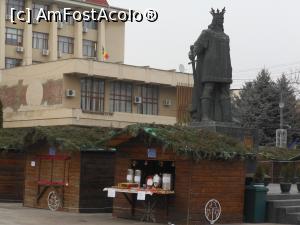 [P03] Vaslui - Târgul de Crăciun și statuia lui Ștefan cel Mare din Centrul Civic. » foto by iulianic
 - 
<span class="allrVoted glyphicon glyphicon-heart hidden" id="av1345468"></span>
<a class="m-l-10 hidden" id="sv1345468" onclick="voting_Foto_DelVot(,1345468,5873)" role="button">șterge vot <span class="glyphicon glyphicon-remove"></span></a>
<a id="v91345468" class=" c-red"  onclick="voting_Foto_SetVot(1345468)" role="button"><span class="glyphicon glyphicon-heart-empty"></span> <b>LIKE</b> = Votează poza</a> <img class="hidden"  id="f1345468W9" src="/imagini/loader.gif" border="0" /><span class="AjErrMes hidden" id="e1345468ErM"></span>