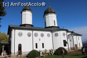 [P05] Mănăstirea Țigănești, Biserica albă, decorată cu medalioane în mozaic și geamuri alungite » foto by mprofeanu
 - 
<span class="allrVoted glyphicon glyphicon-heart hidden" id="av1207036"></span>
<a class="m-l-10 hidden" id="sv1207036" onclick="voting_Foto_DelVot(,1207036,5894)" role="button">șterge vot <span class="glyphicon glyphicon-remove"></span></a>
<a id="v91207036" class=" c-red"  onclick="voting_Foto_SetVot(1207036)" role="button"><span class="glyphicon glyphicon-heart-empty"></span> <b>LIKE</b> = Votează poza</a> <img class="hidden"  id="f1207036W9" src="/imagini/loader.gif" border="0" /><span class="AjErrMes hidden" id="e1207036ErM"></span>