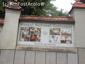 [P18] Noaptea Muzeelor - 2022. Muzeul National Cotroceni, langa intrare. » foto by iulianic
 - 
<span class="allrVoted glyphicon glyphicon-heart hidden" id="av1297962"></span>
<a class="m-l-10 hidden" id="sv1297962" onclick="voting_Foto_DelVot(,1297962,5895)" role="button">șterge vot <span class="glyphicon glyphicon-remove"></span></a>
<a id="v91297962" class=" c-red"  onclick="voting_Foto_SetVot(1297962)" role="button"><span class="glyphicon glyphicon-heart-empty"></span> <b>LIKE</b> = Votează poza</a> <img class="hidden"  id="f1297962W9" src="/imagini/loader.gif" border="0" /><span class="AjErrMes hidden" id="e1297962ErM"></span>