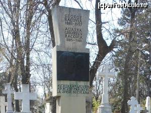 [P22] Cimitirul Bellu - Piatra funerară a soţilor Bacovia.  » foto by iulianic
 - 
<span class="allrVoted glyphicon glyphicon-heart hidden" id="av502852"></span>
<a class="m-l-10 hidden" id="sv502852" onclick="voting_Foto_DelVot(,502852,5895)" role="button">șterge vot <span class="glyphicon glyphicon-remove"></span></a>
<a id="v9502852" class=" c-red"  onclick="voting_Foto_SetVot(502852)" role="button"><span class="glyphicon glyphicon-heart-empty"></span> <b>LIKE</b> = Votează poza</a> <img class="hidden"  id="f502852W9" src="/imagini/loader.gif" border="0" /><span class="AjErrMes hidden" id="e502852ErM"></span>