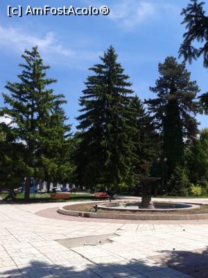 [P31] Parcul Traian - Fântâna din centrul parcului și câțiva brazi în planul secund » foto by Mitica49
 - 
<span class="allrVoted glyphicon glyphicon-heart hidden" id="av856171"></span>
<a class="m-l-10 hidden" id="sv856171" onclick="voting_Foto_DelVot(,856171,5899)" role="button">șterge vot <span class="glyphicon glyphicon-remove"></span></a>
<a id="v9856171" class=" c-red"  onclick="voting_Foto_SetVot(856171)" role="button"><span class="glyphicon glyphicon-heart-empty"></span> <b>LIKE</b> = Votează poza</a> <img class="hidden"  id="f856171W9" src="/imagini/loader.gif" border="0" /><span class="AjErrMes hidden" id="e856171ErM"></span>