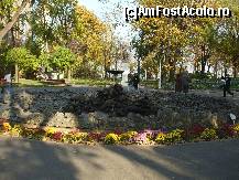 [P03] Gradina Publica din Braila - arteziana din centrul parcului, in stanga se vede ceasul floral, in spatele socrului mare, sau mic, nu stiu » foto by valimi
 - 
<span class="allrVoted glyphicon glyphicon-heart hidden" id="av159607"></span>
<a class="m-l-10 hidden" id="sv159607" onclick="voting_Foto_DelVot(,159607,5899)" role="button">șterge vot <span class="glyphicon glyphicon-remove"></span></a>
<a id="v9159607" class=" c-red"  onclick="voting_Foto_SetVot(159607)" role="button"><span class="glyphicon glyphicon-heart-empty"></span> <b>LIKE</b> = Votează poza</a> <img class="hidden"  id="f159607W9" src="/imagini/loader.gif" border="0" /><span class="AjErrMes hidden" id="e159607ErM"></span>