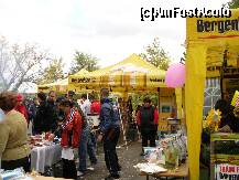 [P51] Festivalul florilor de toamna - nu au lipsit tonetele cu pastrama, mici, carnati, vin sau must » foto by ascent
 - 
<span class="allrVoted glyphicon glyphicon-heart hidden" id="av153923"></span>
<a class="m-l-10 hidden" id="sv153923" onclick="voting_Foto_DelVot(,153923,5899)" role="button">șterge vot <span class="glyphicon glyphicon-remove"></span></a>
<a id="v9153923" class=" c-red"  onclick="voting_Foto_SetVot(153923)" role="button"><span class="glyphicon glyphicon-heart-empty"></span> <b>LIKE</b> = Votează poza</a> <img class="hidden"  id="f153923W9" src="/imagini/loader.gif" border="0" /><span class="AjErrMes hidden" id="e153923ErM"></span>