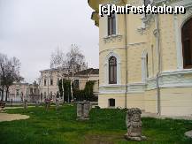 [P43] Centrul cultural Nicapetre - in prim plan o lucrare cioplita in piatra care se intituleaza 'Inteleptul' » foto by ascent
 - 
<span class="allrVoted glyphicon glyphicon-heart hidden" id="av164307"></span>
<a class="m-l-10 hidden" id="sv164307" onclick="voting_Foto_DelVot(,164307,5899)" role="button">șterge vot <span class="glyphicon glyphicon-remove"></span></a>
<a id="v9164307" class=" c-red"  onclick="voting_Foto_SetVot(164307)" role="button"><span class="glyphicon glyphicon-heart-empty"></span> <b>LIKE</b> = Votează poza</a> <img class="hidden"  id="f164307W9" src="/imagini/loader.gif" border="0" /><span class="AjErrMes hidden" id="e164307ErM"></span>