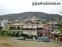 [P01] Hotelul este cel roz, iar camera la care am stat este cea de pe colt la etaj. langa hotel spre drapta era o brutarie cu produse de panificatie f bune si acceptabile ca pret, iar langa brutarie era un super-market. Poza a fost facuta de pe plaja publica. » foto by vali_tulcea
 - 
<span class="allrVoted glyphicon glyphicon-heart hidden" id="av80231"></span>
<a class="m-l-10 hidden" id="sv80231" onclick="voting_Foto_DelVot(,80231,5922)" role="button">șterge vot <span class="glyphicon glyphicon-remove"></span></a>
<a id="v980231" class=" c-red"  onclick="voting_Foto_SetVot(80231)" role="button"><span class="glyphicon glyphicon-heart-empty"></span> <b>LIKE</b> = Votează poza</a> <img class="hidden"  id="f80231W9" src="/imagini/loader.gif" border="0" /><span class="AjErrMes hidden" id="e80231ErM"></span>