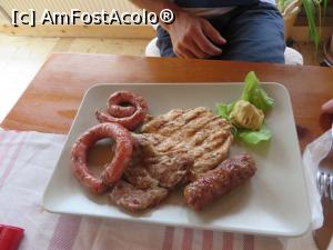 [P18] Mix Grill - Terasa Burg, Bran.  » foto by tata123 🔱
 - 
<span class="allrVoted glyphicon glyphicon-heart hidden" id="av767708"></span>
<a class="m-l-10 hidden" id="sv767708" onclick="voting_Foto_DelVot(,767708,5977)" role="button">șterge vot <span class="glyphicon glyphicon-remove"></span></a>
<a id="v9767708" class=" c-red"  onclick="voting_Foto_SetVot(767708)" role="button"><span class="glyphicon glyphicon-heart-empty"></span> <b>LIKE</b> = Votează poza</a> <img class="hidden"  id="f767708W9" src="/imagini/loader.gif" border="0" /><span class="AjErrMes hidden" id="e767708ErM"></span>