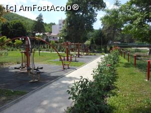 [P38] Sarata Monteoru - In parc. » foto by iulianic
 - 
<span class="allrVoted glyphicon glyphicon-heart hidden" id="av1307764"></span>
<a class="m-l-10 hidden" id="sv1307764" onclick="voting_Foto_DelVot(,1307764,5979)" role="button">șterge vot <span class="glyphicon glyphicon-remove"></span></a>
<a id="v91307764" class=" c-red"  onclick="voting_Foto_SetVot(1307764)" role="button"><span class="glyphicon glyphicon-heart-empty"></span> <b>LIKE</b> = Votează poza</a> <img class="hidden"  id="f1307764W9" src="/imagini/loader.gif" border="0" /><span class="AjErrMes hidden" id="e1307764ErM"></span>