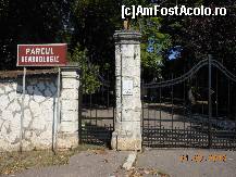 [P21] Sărata Monteoru - Intrarea în Parcul dendrologic.  » foto by iulianic
 - 
<span class="allrVoted glyphicon glyphicon-heart hidden" id="av467279"></span>
<a class="m-l-10 hidden" id="sv467279" onclick="voting_Foto_DelVot(,467279,5979)" role="button">șterge vot <span class="glyphicon glyphicon-remove"></span></a>
<a id="v9467279" class=" c-red"  onclick="voting_Foto_SetVot(467279)" role="button"><span class="glyphicon glyphicon-heart-empty"></span> <b>LIKE</b> = Votează poza</a> <img class="hidden"  id="f467279W9" src="/imagini/loader.gif" border="0" /><span class="AjErrMes hidden" id="e467279ErM"></span>