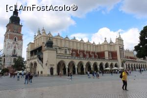 [P59] Kraków, Rynek Główny, Wieża Ratuszowa - Turnul Primăriei Vechi în stânga și Sukiennice - Hala Postăvarilor în dreapta » foto by mprofeanu
 - 
<span class="allrVoted glyphicon glyphicon-heart hidden" id="av1337687"></span>
<a class="m-l-10 hidden" id="sv1337687" onclick="voting_Foto_DelVot(,1337687,5995)" role="button">șterge vot <span class="glyphicon glyphicon-remove"></span></a>
<a id="v91337687" class=" c-red"  onclick="voting_Foto_SetVot(1337687)" role="button"><span class="glyphicon glyphicon-heart-empty"></span> <b>LIKE</b> = Votează poza</a> <img class="hidden"  id="f1337687W9" src="/imagini/loader.gif" border="0" /><span class="AjErrMes hidden" id="e1337687ErM"></span>