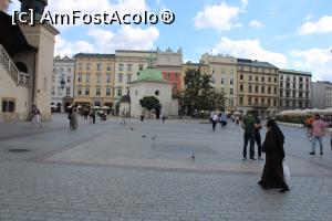 [P60] Kraków, Rynek Główny în plan îndepărtat Kościół Św. Wojciecha » foto by mprofeanu
 - 
<span class="allrVoted glyphicon glyphicon-heart hidden" id="av1337688"></span>
<a class="m-l-10 hidden" id="sv1337688" onclick="voting_Foto_DelVot(,1337688,5995)" role="button">șterge vot <span class="glyphicon glyphicon-remove"></span></a>
<a id="v91337688" class=" c-red"  onclick="voting_Foto_SetVot(1337688)" role="button"><span class="glyphicon glyphicon-heart-empty"></span> <b>LIKE</b> = Votează poza</a> <img class="hidden"  id="f1337688W9" src="/imagini/loader.gif" border="0" /><span class="AjErrMes hidden" id="e1337688ErM"></span>