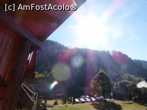 [P05] Asa arată soarele în Bucovina dimineata de pe balconul meu » foto by fredutza
 - 
<span class="allrVoted glyphicon glyphicon-heart hidden" id="av965411"></span>
<a class="m-l-10 hidden" id="sv965411" onclick="voting_Foto_DelVot(,965411,6008)" role="button">șterge vot <span class="glyphicon glyphicon-remove"></span></a>
<a id="v9965411" class=" c-red"  onclick="voting_Foto_SetVot(965411)" role="button"><span class="glyphicon glyphicon-heart-empty"></span> <b>LIKE</b> = Votează poza</a> <img class="hidden"  id="f965411W9" src="/imagini/loader.gif" border="0" /><span class="AjErrMes hidden" id="e965411ErM"></span>