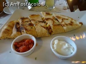 [P12] Quesadilla de pui - Tramway Caffe & Bistro.  » foto by tata123 🔱
 - 
<span class="allrVoted glyphicon glyphicon-heart hidden" id="av1027140"></span>
<a class="m-l-10 hidden" id="sv1027140" onclick="voting_Foto_DelVot(,1027140,6063)" role="button">șterge vot <span class="glyphicon glyphicon-remove"></span></a>
<a id="v91027140" class=" c-red"  onclick="voting_Foto_SetVot(1027140)" role="button"><span class="glyphicon glyphicon-heart-empty"></span> <b>LIKE</b> = Votează poza</a> <img class="hidden"  id="f1027140W9" src="/imagini/loader.gif" border="0" /><span class="AjErrMes hidden" id="e1027140ErM"></span>