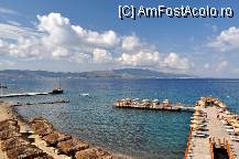 [P03] Plaja cu pietre (se vede in planul doi), pontonul este superb, dar intrarea in apa de pe ponton se face la un nivel al apei de min 2 metrii » foto by SebCom
 - 
<span class="allrVoted glyphicon glyphicon-heart hidden" id="av91882"></span>
<a class="m-l-10 hidden" id="sv91882" onclick="voting_Foto_DelVot(,91882,6065)" role="button">șterge vot <span class="glyphicon glyphicon-remove"></span></a>
<a id="v991882" class=" c-red"  onclick="voting_Foto_SetVot(91882)" role="button"><span class="glyphicon glyphicon-heart-empty"></span> <b>LIKE</b> = Votează poza</a> <img class="hidden"  id="f91882W9" src="/imagini/loader.gif" border="0" /><span class="AjErrMes hidden" id="e91882ErM"></span>