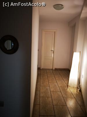 [P22] Apartament 200; primul hol, în față ușa de la baie » foto by crismis
 - 
<span class="allrVoted glyphicon glyphicon-heart hidden" id="av1155988"></span>
<a class="m-l-10 hidden" id="sv1155988" onclick="voting_Foto_DelVot(,1155988,6097)" role="button">șterge vot <span class="glyphicon glyphicon-remove"></span></a>
<a id="v91155988" class=" c-red"  onclick="voting_Foto_SetVot(1155988)" role="button"><span class="glyphicon glyphicon-heart-empty"></span> <b>LIKE</b> = Votează poza</a> <img class="hidden"  id="f1155988W9" src="/imagini/loader.gif" border="0" /><span class="AjErrMes hidden" id="e1155988ErM"></span>