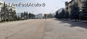 [P49] Tighina - Bender, Piața Eliberării, imensă cu Clădirea Consiliului Local al Deputaților Poporului -  Primăria în stânga » foto by mprofeanu
 - 
<span class="allrVoted glyphicon glyphicon-heart hidden" id="av1510471"></span>
<a class="m-l-10 hidden" id="sv1510471" onclick="voting_Foto_DelVot(,1510471,6113)" role="button">șterge vot <span class="glyphicon glyphicon-remove"></span></a>
<a id="v91510471" class=" c-red"  onclick="voting_Foto_SetVot(1510471)" role="button"><span class="glyphicon glyphicon-heart-empty"></span> <b>LIKE</b> = Votează poza</a> <img class="hidden"  id="f1510471W9" src="/imagini/loader.gif" border="0" /><span class="AjErrMes hidden" id="e1510471ErM"></span>