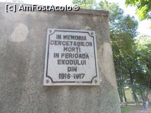 [P06] Placă comemorativă la noul Monument al Cercetașului, ridicat în Tecuci, în parcul central al orașului.  » foto by mihaelavoicu
 - 
<span class="allrVoted glyphicon glyphicon-heart hidden" id="av924273"></span>
<a class="m-l-10 hidden" id="sv924273" onclick="voting_Foto_DelVot(,924273,6159)" role="button">șterge vot <span class="glyphicon glyphicon-remove"></span></a>
<a id="v9924273" class=" c-red"  onclick="voting_Foto_SetVot(924273)" role="button"><span class="glyphicon glyphicon-heart-empty"></span> <b>LIKE</b> = Votează poza</a> <img class="hidden"  id="f924273W9" src="/imagini/loader.gif" border="0" /><span class="AjErrMes hidden" id="e924273ErM"></span>