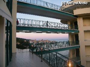 [P01] pasarele de trecere dinspre hotel catre turnul de lifturi: la ultimul etaj este receptia, iar la penultimul este restaurantul » foto by ANDUTZU
 - 
<span class="allrVoted glyphicon glyphicon-heart hidden" id="av336916"></span>
<a class="m-l-10 hidden" id="sv336916" onclick="voting_Foto_DelVot(,336916,6195)" role="button">șterge vot <span class="glyphicon glyphicon-remove"></span></a>
<a id="v9336916" class=" c-red"  onclick="voting_Foto_SetVot(336916)" role="button"><span class="glyphicon glyphicon-heart-empty"></span> <b>LIKE</b> = Votează poza</a> <img class="hidden"  id="f336916W9" src="/imagini/loader.gif" border="0" /><span class="AjErrMes hidden" id="e336916ErM"></span>