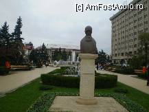 [P36] Bustul lui Nicolae Iorga de lângă Palatul Administrativ Ploieşti » foto by RobertCodescu
 - 
<span class="allrVoted glyphicon glyphicon-heart hidden" id="av132814"></span>
<a class="m-l-10 hidden" id="sv132814" onclick="voting_Foto_DelVot(,132814,6204)" role="button">șterge vot <span class="glyphicon glyphicon-remove"></span></a>
<a id="v9132814" class=" c-red"  onclick="voting_Foto_SetVot(132814)" role="button"><span class="glyphicon glyphicon-heart-empty"></span> <b>LIKE</b> = Votează poza</a> <img class="hidden"  id="f132814W9" src="/imagini/loader.gif" border="0" /><span class="AjErrMes hidden" id="e132814ErM"></span>