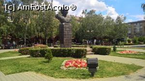 [P29] Nichita Stănescu în parcul denumit după el » foto by AZE
 - 
<span class="allrVoted glyphicon glyphicon-heart hidden" id="av992140"></span>
<a class="m-l-10 hidden" id="sv992140" onclick="voting_Foto_DelVot(,992140,6204)" role="button">șterge vot <span class="glyphicon glyphicon-remove"></span></a>
<a id="v9992140" class=" c-red"  onclick="voting_Foto_SetVot(992140)" role="button"><span class="glyphicon glyphicon-heart-empty"></span> <b>LIKE</b> = Votează poza</a> <img class="hidden"  id="f992140W9" src="/imagini/loader.gif" border="0" /><span class="AjErrMes hidden" id="e992140ErM"></span>