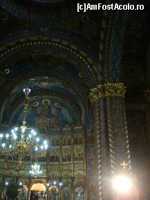 [P12] Ploiesti - Biserica Sfintii Imparati Constantin si Elena, iconostasul » foto by magdalena
 - 
<span class="allrVoted glyphicon glyphicon-heart hidden" id="av202578"></span>
<a class="m-l-10 hidden" id="sv202578" onclick="voting_Foto_DelVot(,202578,6204)" role="button">șterge vot <span class="glyphicon glyphicon-remove"></span></a>
<a id="v9202578" class=" c-red"  onclick="voting_Foto_SetVot(202578)" role="button"><span class="glyphicon glyphicon-heart-empty"></span> <b>LIKE</b> = Votează poza</a> <img class="hidden"  id="f202578W9" src="/imagini/loader.gif" border="0" /><span class="AjErrMes hidden" id="e202578ErM"></span>