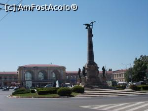 [P12] Gara de sud, Ploiești. Monumentul Vânătorilor. De aici începe Bulevardul Castanilor » foto by mihaelavoicu
 - 
<span class="allrVoted glyphicon glyphicon-heart hidden" id="av963514"></span>
<a class="m-l-10 hidden" id="sv963514" onclick="voting_Foto_DelVot(,963514,6204)" role="button">șterge vot <span class="glyphicon glyphicon-remove"></span></a>
<a id="v9963514" class=" c-red"  onclick="voting_Foto_SetVot(963514)" role="button"><span class="glyphicon glyphicon-heart-empty"></span> <b>LIKE</b> = Votează poza</a> <img class="hidden"  id="f963514W9" src="/imagini/loader.gif" border="0" /><span class="AjErrMes hidden" id="e963514ErM"></span>