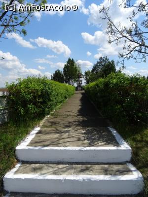 [P04] Troița „Nicolae Iorga” - Strejnicu. » foto by tata123 🔱
 - 
<span class="allrVoted glyphicon glyphicon-heart hidden" id="av1227418"></span>
<a class="m-l-10 hidden" id="sv1227418" onclick="voting_Foto_DelVot(,1227418,6204)" role="button">șterge vot <span class="glyphicon glyphicon-remove"></span></a>
<a id="v91227418" class=" c-red"  onclick="voting_Foto_SetVot(1227418)" role="button"><span class="glyphicon glyphicon-heart-empty"></span> <b>LIKE</b> = Votează poza</a> <img class="hidden"  id="f1227418W9" src="/imagini/loader.gif" border="0" /><span class="AjErrMes hidden" id="e1227418ErM"></span>