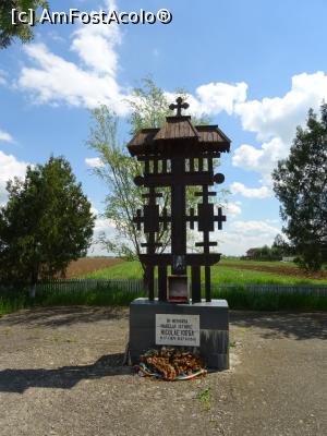 [P05] Troița „Nicolae Iorga” - Strejnicu. » foto by tata123 🔱
 - 
<span class="allrVoted glyphicon glyphicon-heart hidden" id="av1227419"></span>
<a class="m-l-10 hidden" id="sv1227419" onclick="voting_Foto_DelVot(,1227419,6204)" role="button">șterge vot <span class="glyphicon glyphicon-remove"></span></a>
<a id="v91227419" class=" c-red"  onclick="voting_Foto_SetVot(1227419)" role="button"><span class="glyphicon glyphicon-heart-empty"></span> <b>LIKE</b> = Votează poza</a> <img class="hidden"  id="f1227419W9" src="/imagini/loader.gif" border="0" /><span class="AjErrMes hidden" id="e1227419ErM"></span>