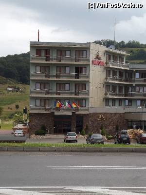 [P02] Sandoria Hotel - vedere din șosea spre intrarea la recepție » foto by Dragoș_MD
 - 
<span class="allrVoted glyphicon glyphicon-heart hidden" id="av543095"></span>
<a class="m-l-10 hidden" id="sv543095" onclick="voting_Foto_DelVot(,543095,6208)" role="button">șterge vot <span class="glyphicon glyphicon-remove"></span></a>
<a id="v9543095" class=" c-red"  onclick="voting_Foto_SetVot(543095)" role="button"><span class="glyphicon glyphicon-heart-empty"></span> <b>LIKE</b> = Votează poza</a> <img class="hidden"  id="f543095W9" src="/imagini/loader.gif" border="0" /><span class="AjErrMes hidden" id="e543095ErM"></span>
