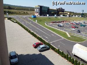 [P08] Sandoria Hotel - Vedere spre parcare. Nu aia din planul doi, aia e de la Dedeman, vecinii lor. Iar exact peste drum, concurența...  » foto by Dragoș_MD
 - 
<span class="allrVoted glyphicon glyphicon-heart hidden" id="av543101"></span>
<a class="m-l-10 hidden" id="sv543101" onclick="voting_Foto_DelVot(,543101,6208)" role="button">șterge vot <span class="glyphicon glyphicon-remove"></span></a>
<a id="v9543101" class=" c-red"  onclick="voting_Foto_SetVot(543101)" role="button"><span class="glyphicon glyphicon-heart-empty"></span> <b>LIKE</b> = Votează poza</a> <img class="hidden"  id="f543101W9" src="/imagini/loader.gif" border="0" /><span class="AjErrMes hidden" id="e543101ErM"></span>