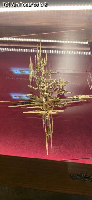 [P22] 22. „Hristos răstignit” , în viziunea lui Salvador Dali - bronz aurit.  » foto by doinafil
 - 
<span class="allrVoted glyphicon glyphicon-heart hidden" id="av1534792"></span>
<a class="m-l-10 hidden" id="sv1534792" onclick="voting_Foto_DelVot(,1534792,6211)" role="button">șterge vot <span class="glyphicon glyphicon-remove"></span></a>
<a id="v91534792" class=" c-red"  onclick="voting_Foto_SetVot(1534792)" role="button"><span class="glyphicon glyphicon-heart-empty"></span> <b>LIKE</b> = Votează poza</a> <img class="hidden"  id="f1534792W9" src="/imagini/loader.gif" border="0" /><span class="AjErrMes hidden" id="e1534792ErM"></span>