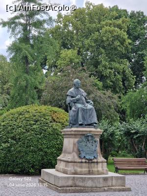 [P03] 3. Statuia de bronz a episcopului Szaniszló Ferenc, conducător al bisericii romano-catolice în secolul al XIX-lea » foto by doinafil
 - 
<span class="allrVoted glyphicon glyphicon-heart hidden" id="av1534773"></span>
<a class="m-l-10 hidden" id="sv1534773" onclick="voting_Foto_DelVot(,1534773,6211)" role="button">șterge vot <span class="glyphicon glyphicon-remove"></span></a>
<a id="v91534773" class=" c-red"  onclick="voting_Foto_SetVot(1534773)" role="button"><span class="glyphicon glyphicon-heart-empty"></span> <b>LIKE</b> = Votează poza</a> <img class="hidden"  id="f1534773W9" src="/imagini/loader.gif" border="0" /><span class="AjErrMes hidden" id="e1534773ErM"></span>