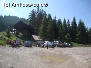 [P34] Am ajuns în parcarea cabanei Rarău. Am lăsat mașina aici și am pornit pe jos spre Stânca Șoimului.  » foto by Floryn81
 - 
<span class="allrVoted glyphicon glyphicon-heart hidden" id="av756681"></span>
<a class="m-l-10 hidden" id="sv756681" onclick="voting_Foto_DelVot(,756681,6227)" role="button">șterge vot <span class="glyphicon glyphicon-remove"></span></a>
<a id="v9756681" class=" c-red"  onclick="voting_Foto_SetVot(756681)" role="button"><span class="glyphicon glyphicon-heart-empty"></span> <b>LIKE</b> = Votează poza</a> <img class="hidden"  id="f756681W9" src="/imagini/loader.gif" border="0" /><span class="AjErrMes hidden" id="e756681ErM"></span>